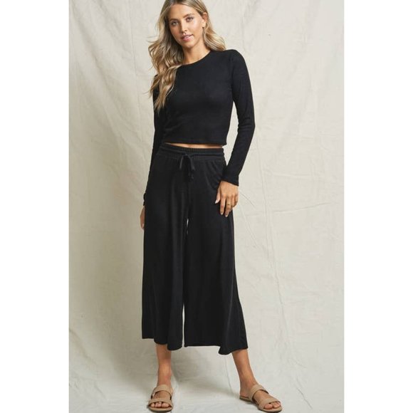 Ultra-Soft Two Piece Lounge Set in Black NWOT - Picture 3 of 5